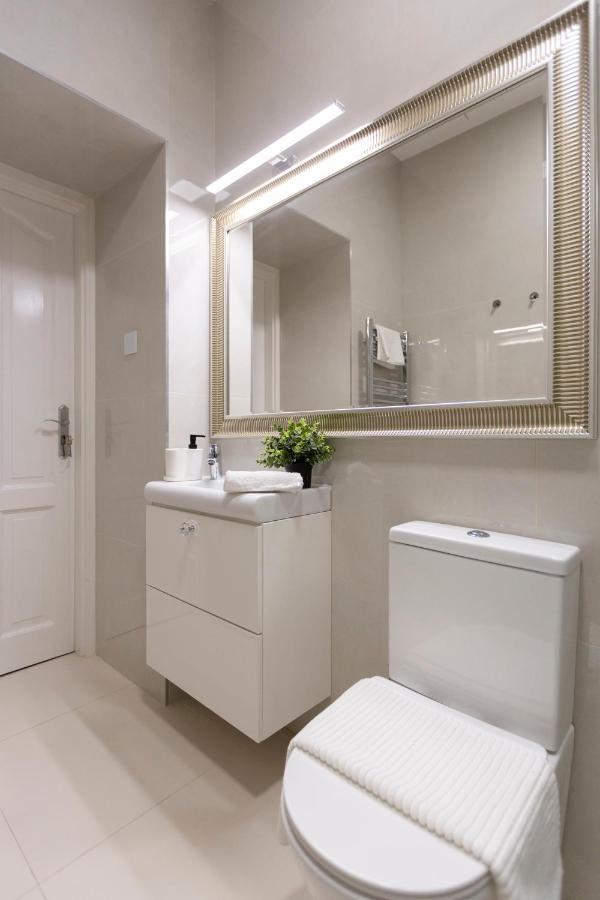 Exclusive Downtown Apartment In The Heart Of Budapeste Exterior foto